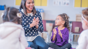 Read more about the article Help your child learn English with songs – Little Bridge